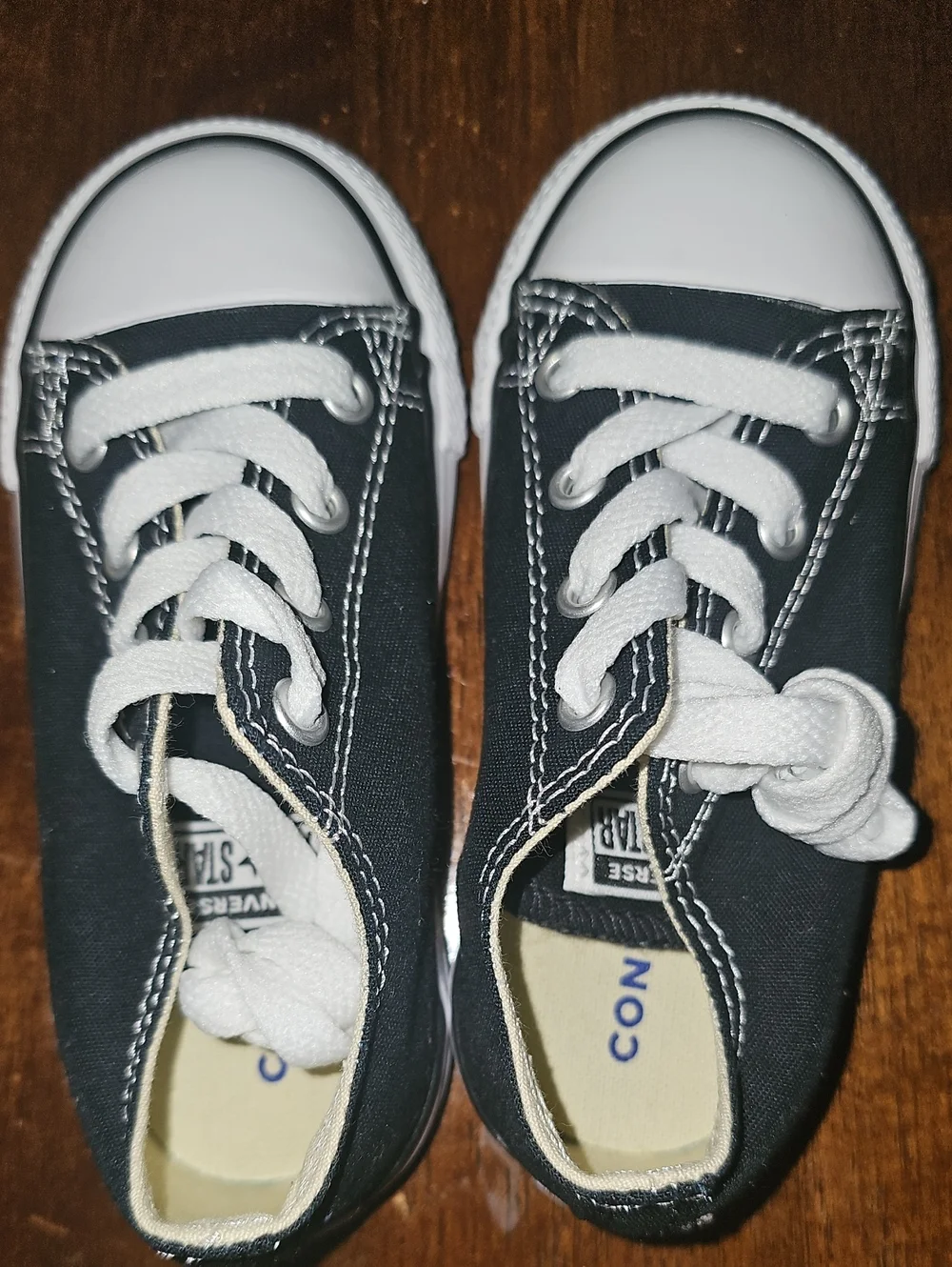 Size 8 Converse Kids Black and White Canvas Low-Top Sneakers *NEW* Never Worn